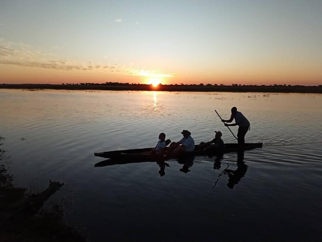 Xhabe Safari Lodge Chobe Muchenje ภายนอก รูปภาพ