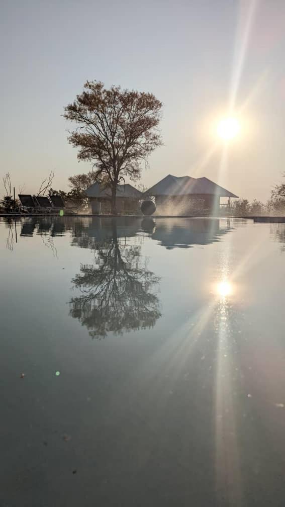 Xhabe Safari Lodge Chobe Muchenje ภายนอก รูปภาพ