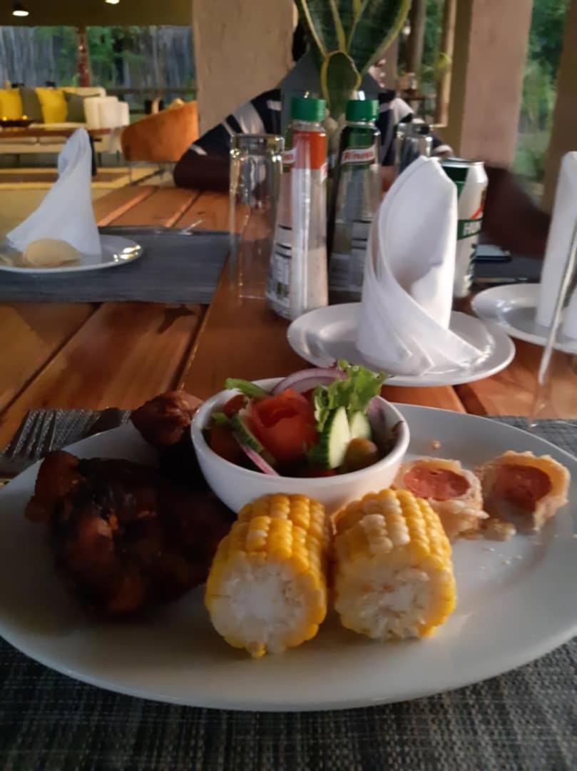 Xhabe Safari Lodge Chobe Muchenje ภายนอก รูปภาพ